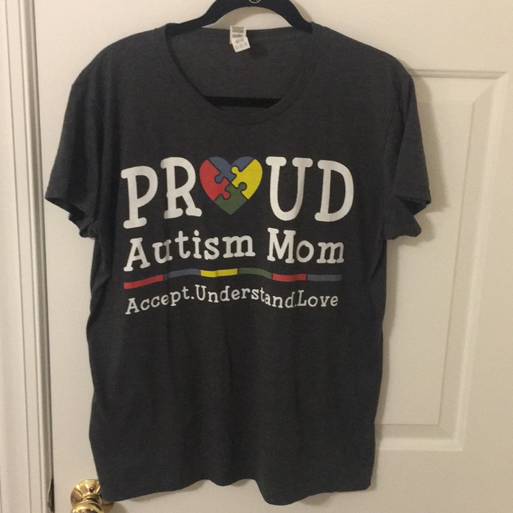 Proud Autism Mom Accept. Understand. Love. Tee XL